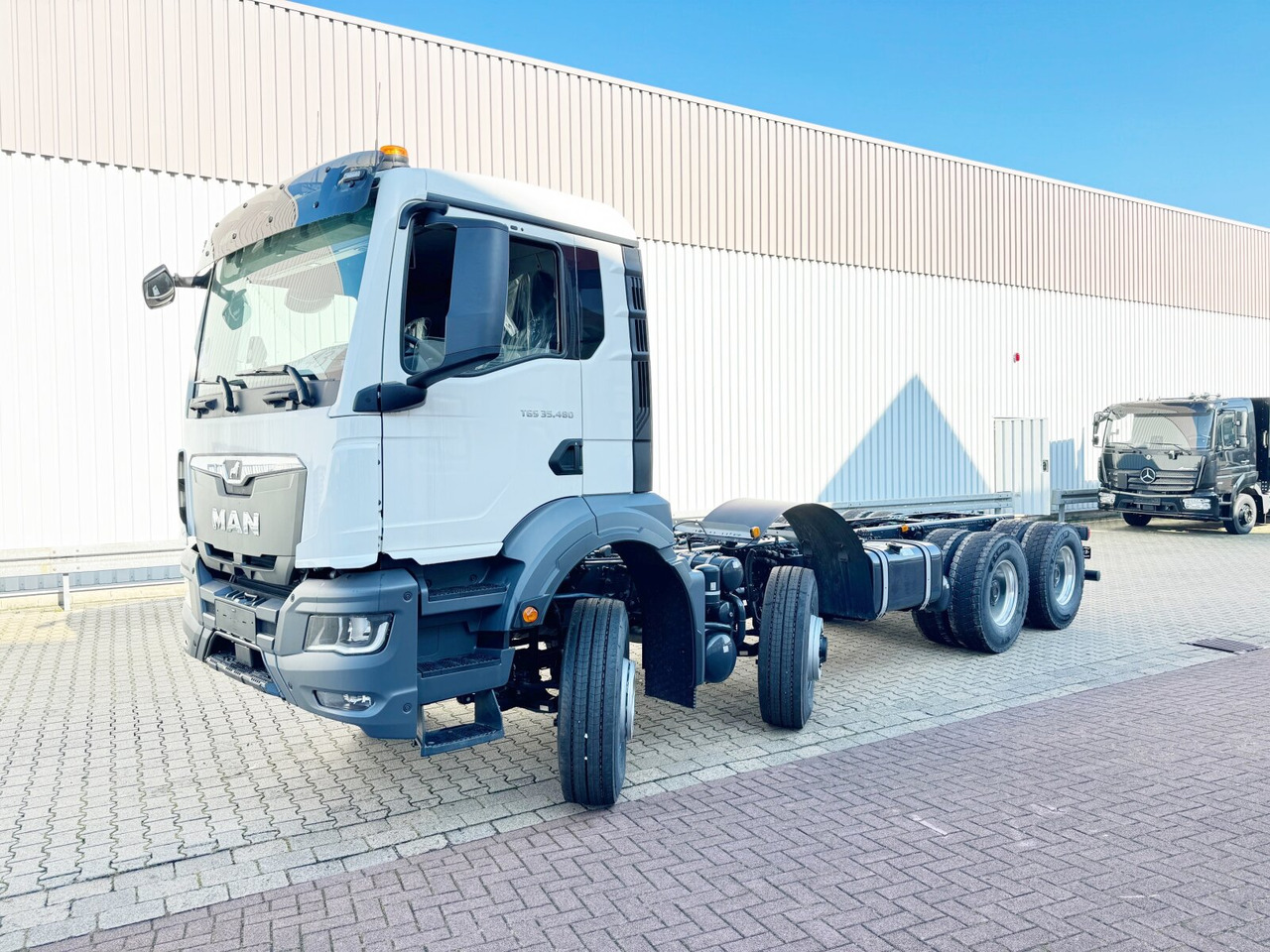 MAN TGS 35.480 8x6H BL CH TGS 35.480 8x6H BL CH, HydroDrive, Navi, Nebenantrieb - Camión chasis: foto 1 MAN TGS 35.480 8x6H BL CH TGS 35.480 8x6H BL CH, HydroDrive, Navi, Nebenantrieb - Camión chasis: foto 1