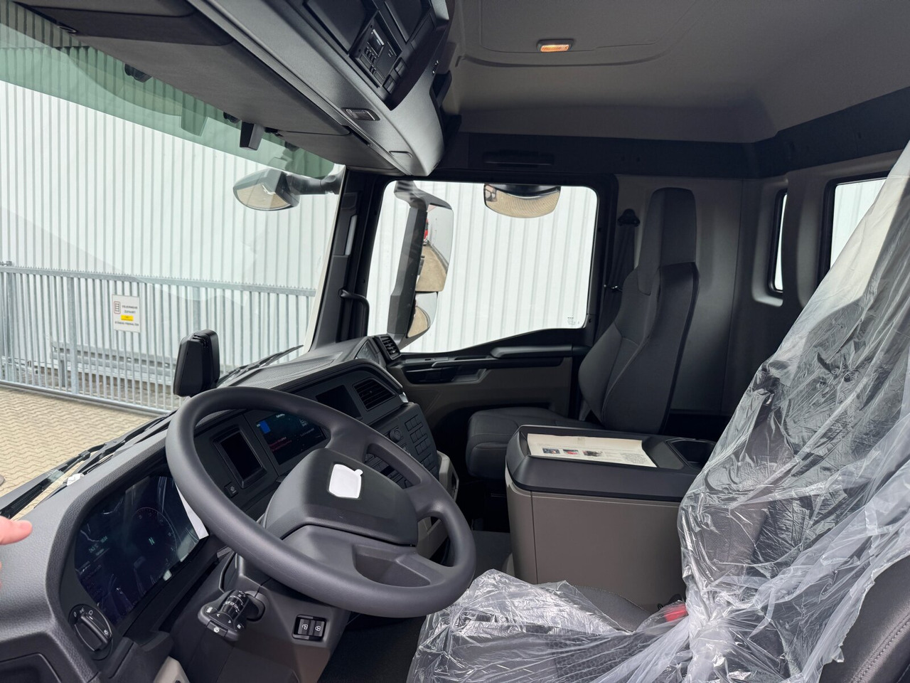 MAN TGS 35.480 8x8 BB CH TGS 35.480 8x8 BB CH, Hohe Bauart, Nebenantrieb - Camión multibasculante: foto 3 MAN TGS 35.480 8x8 BB CH TGS 35.480 8x8 BB CH, Hohe Bauart, Nebenantrieb - Camión multibasculante: foto 3