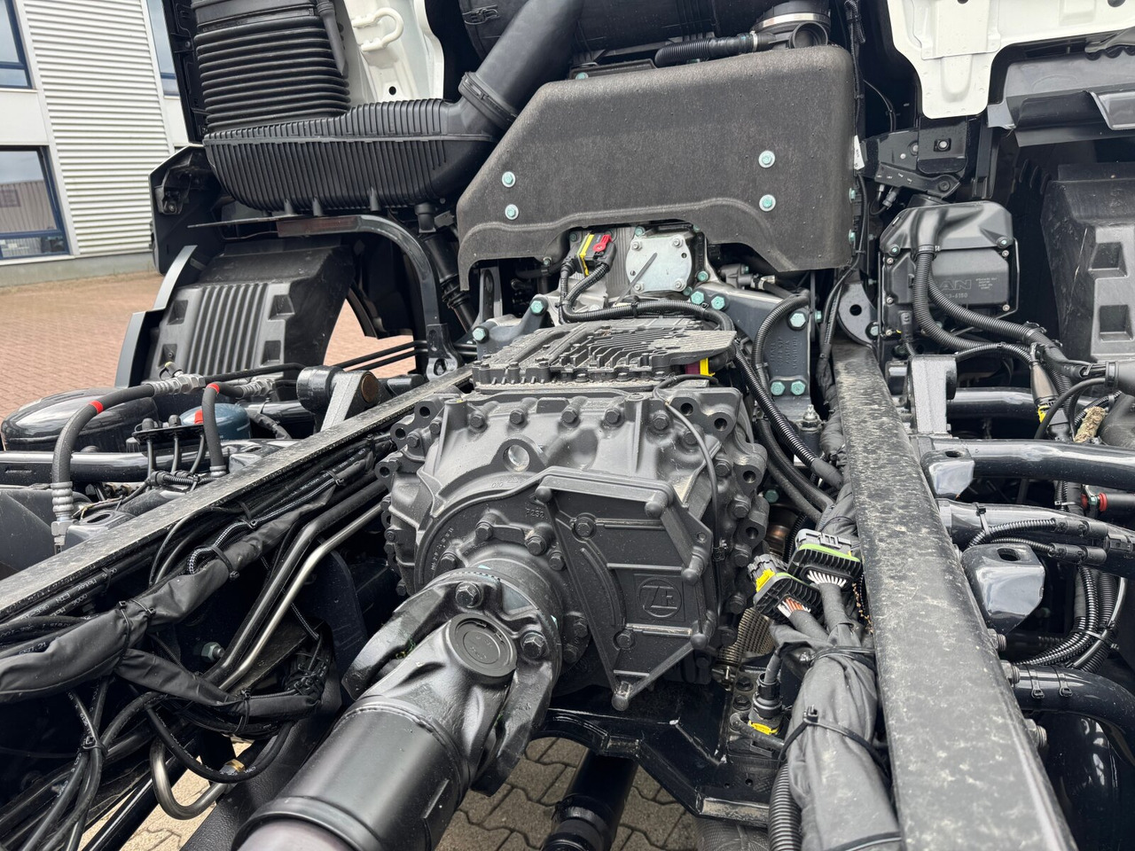 MAN TGS 35.480 8x8 BB CH TGS 35.480 8x8 BB CH, Hohe Bauart, Nebenantrieb - Camión multibasculante: foto 2 MAN TGS 35.480 8x8 BB CH TGS 35.480 8x8 BB CH, Hohe Bauart, Nebenantrieb - Camión multibasculante: foto 2