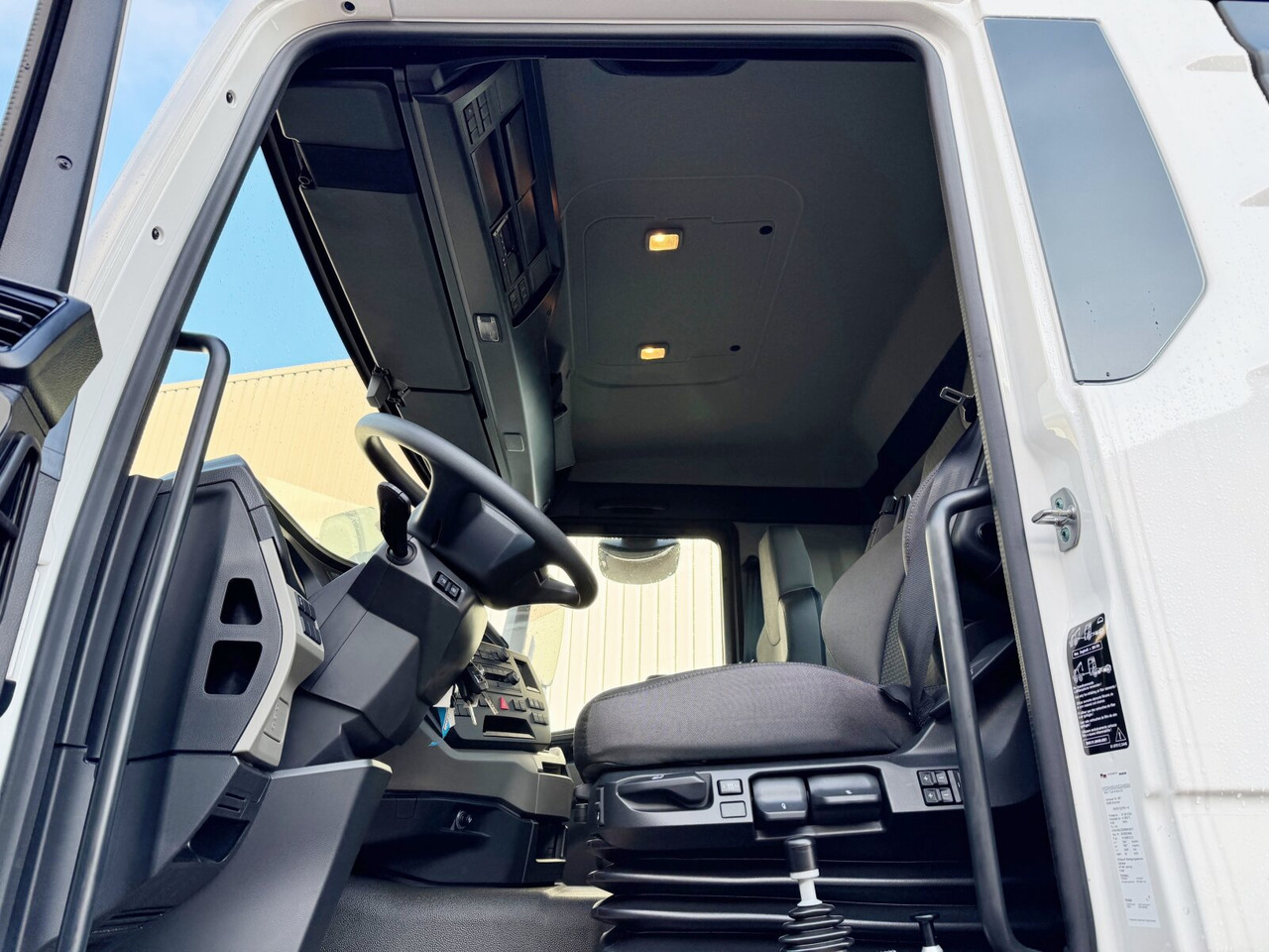 MAN TGS 41.440/480 8x4 BB TGS 41.440/480 8x4 BB, 5x VORHANDEN, Meiller Stahlmulde 18m³ - Dúmper: foto 4 MAN TGS 41.440/480 8x4 BB TGS 41.440/480 8x4 BB, 5x VORHANDEN, Meiller Stahlmulde 18m³ - Dúmper: foto 4