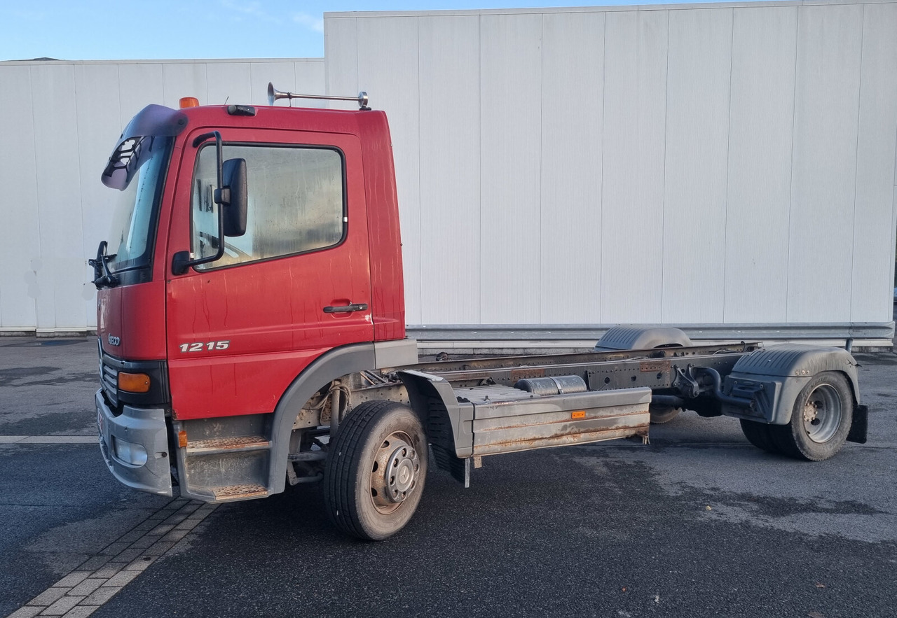 Mercedes-Benz - 1215 4x2 - Camión portacontenedore/ Intercambiable: foto 1 Mercedes-Benz - 1215 4x2 - Camión portacontenedore/ Intercambiable: foto 1