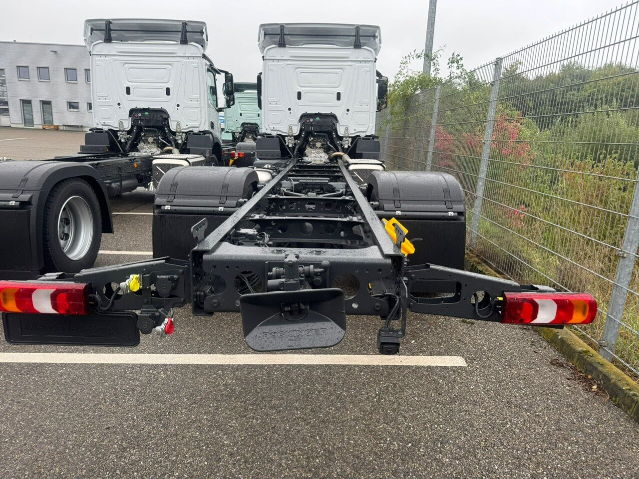 Mercedes-Benz Actros 1827/30 L 4x2 Actros 1827/30 L 4x2, Gardine, LBW - Camión caja abierta: foto 2 Mercedes-Benz Actros 1827/30 L 4x2 Actros 1827/30 L 4x2, Gardine, LBW - Camión caja abierta: foto 2