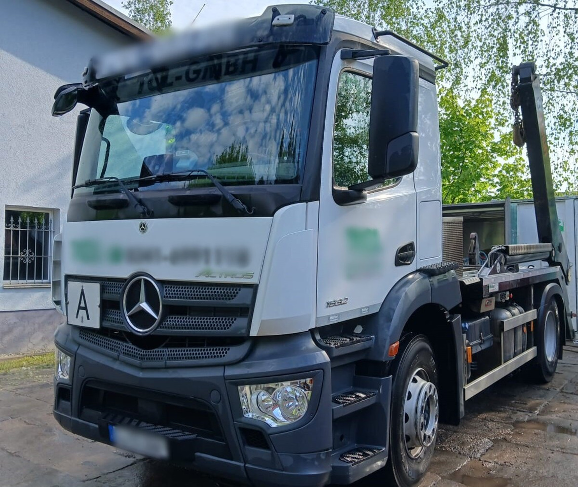 Mercedes-Benz Actros 1832 L 4x2 Actros 1832 L 4x2, Navi, MultimediaCockpit, Funk - Camión portacontenedor de cadenas: foto 1 Mercedes-Benz Actros 1832 L 4x2 Actros 1832 L 4x2, Navi, MultimediaCockpit, Funk - Camión portacontenedor de cadenas: foto 1