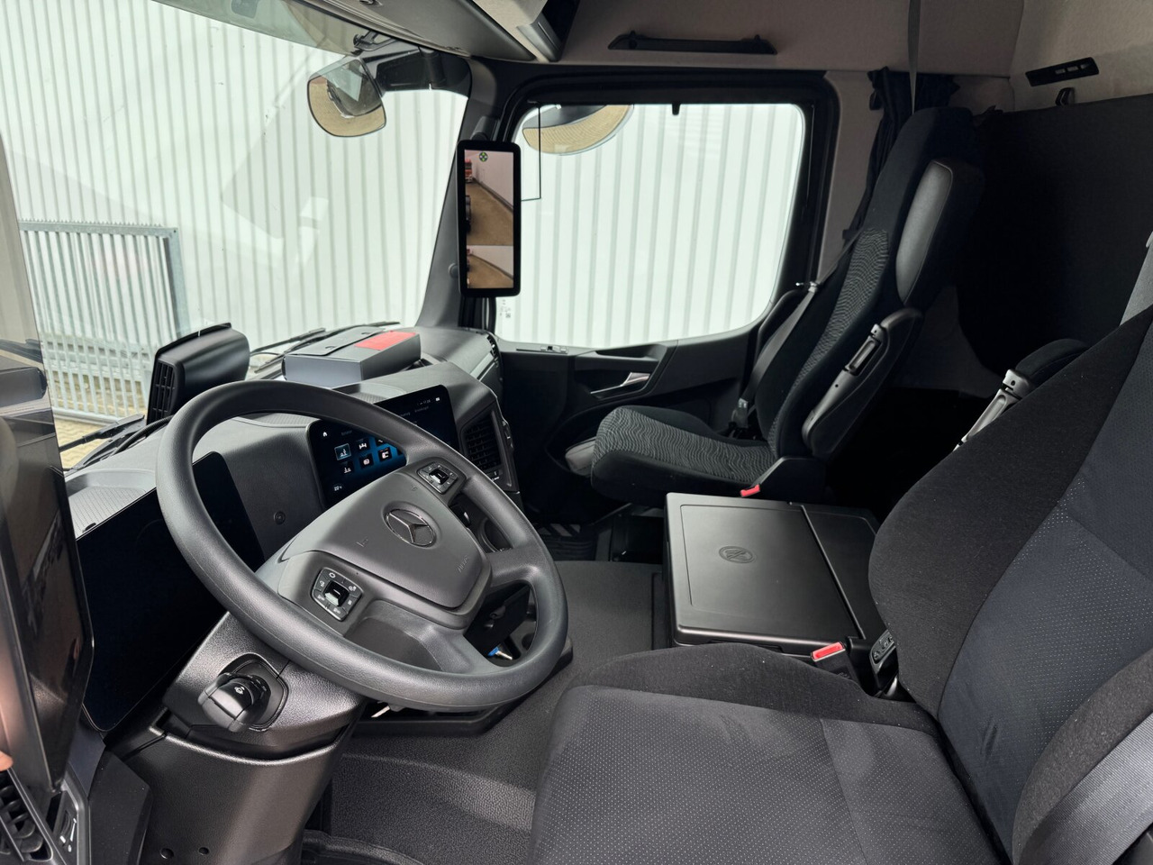 Mercedes-Benz Actros 2546 L 6x2 Actros 2546 L 6x2, Retarder, Lenk-/Lift, LED, Navi, ADR, MirrorCam, MultimediaCockpit - Camión chasis: foto 2 Mercedes-Benz Actros 2546 L 6x2 Actros 2546 L 6x2, Retarder, Lenk-/Lift, LED, Navi, ADR, MirrorCam, MultimediaCockpit - Camión chasis: foto 2
