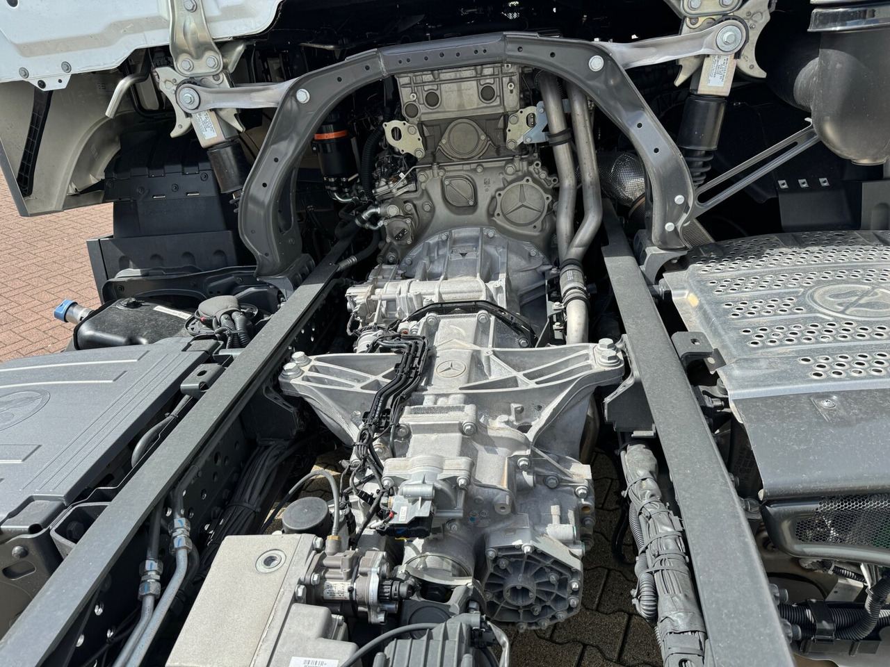 Mercedes-Benz Actros 2548 L 6x2 Actros 2548 L 6x2, Retarder, Lenk-/Liftachse, Navi, MirrorCam, MultimediaCockpit - Camión multibasculante: foto 2 Mercedes-Benz Actros 2548 L 6x2 Actros 2548 L 6x2, Retarder, Lenk-/Liftachse, Navi, MirrorCam, MultimediaCockpit - Camión multibasculante: foto 2