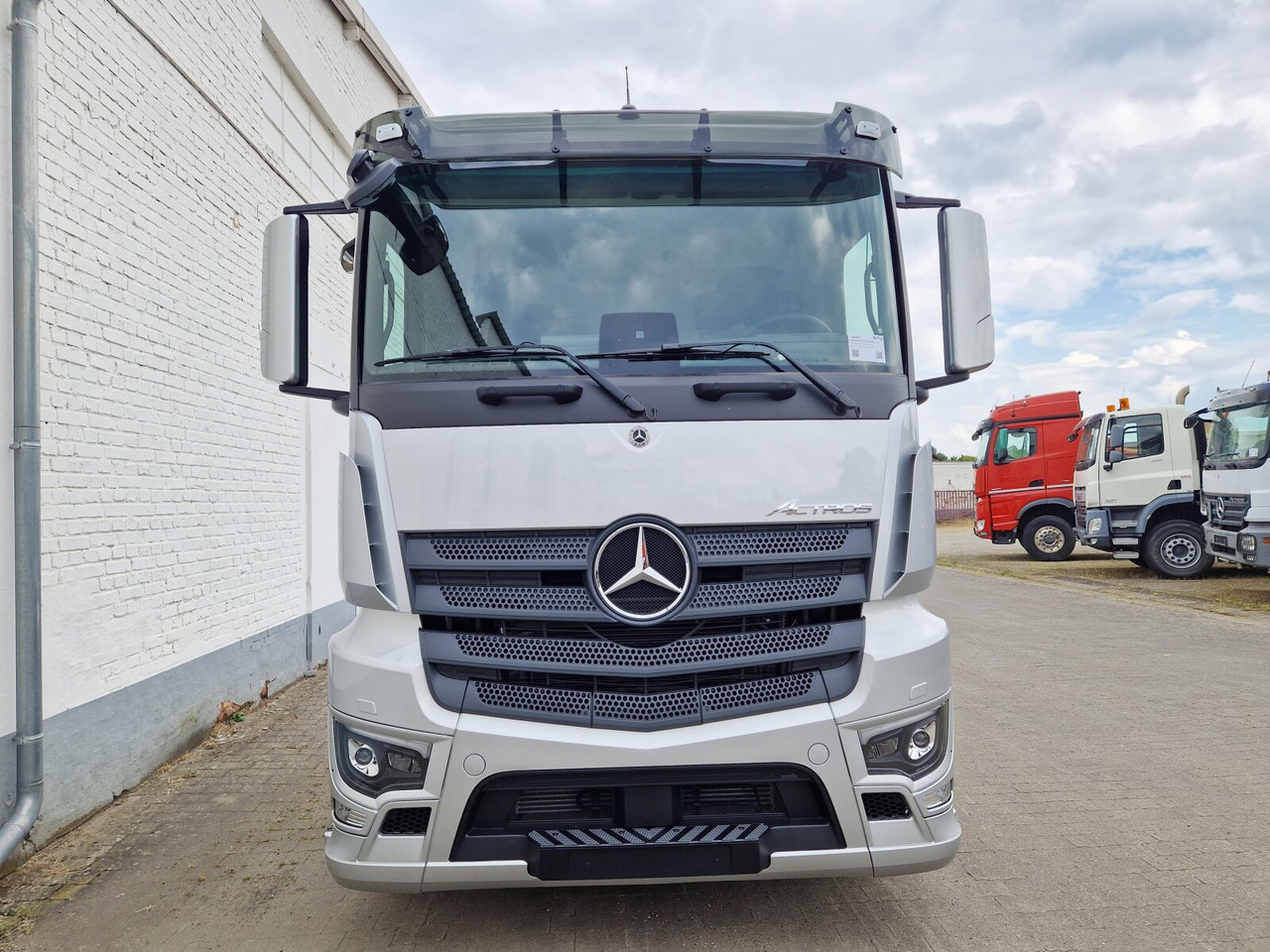 Mercedes-Benz Actros 2553 LL 6x2 Actros 2553 LL 6x2/46, Retarder, Liftachse, MultimediaCockpit, LED, Navi - Camión multibasculante: foto 3 Mercedes-Benz Actros 2553 LL 6x2 Actros 2553 LL 6x2/46, Retarder, Liftachse, MultimediaCockpit, LED, Navi - Camión multibasculante: foto 3