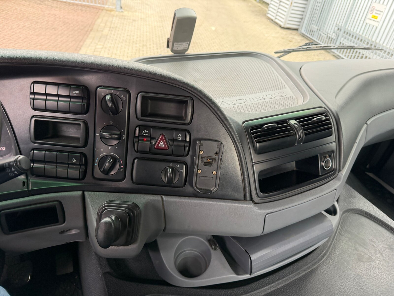 Mercedes-Benz Actros 2641 6x4 Actros 2641 6x4 - Camión multibasculante: foto 3 Mercedes-Benz Actros 2641 6x4 Actros 2641 6x4 - Camión multibasculante: foto 3