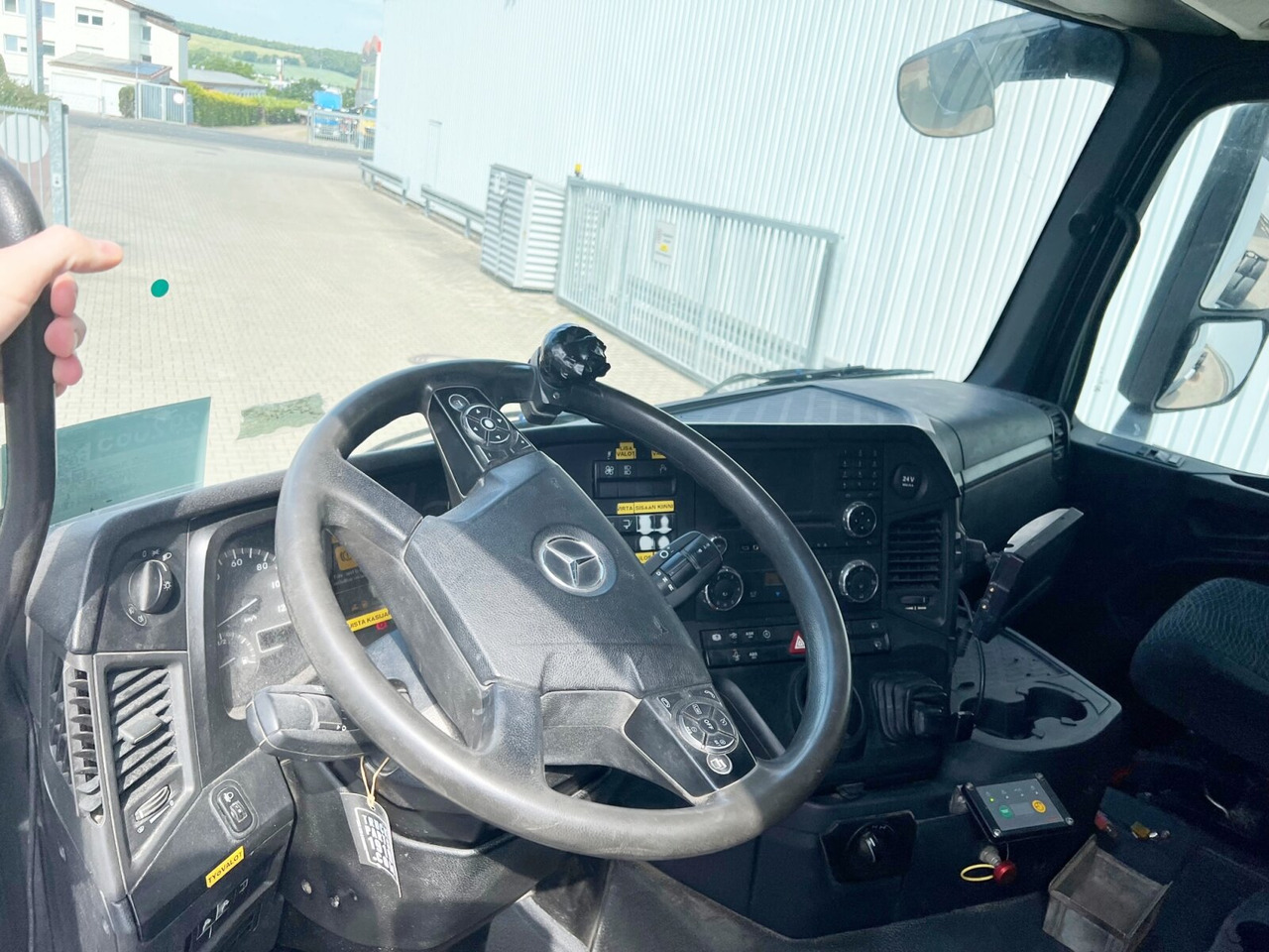 Mercedes-Benz Arocs 2642/45 K 6x4 Arocs 2642/45 K 6x4/33 , Retarder, Motorabtrieb - Camión multibasculante: foto 2 Mercedes-Benz Arocs 2642/45 K 6x4 Arocs 2642/45 K 6x4/33 , Retarder, Motorabtrieb - Camión multibasculante: foto 2