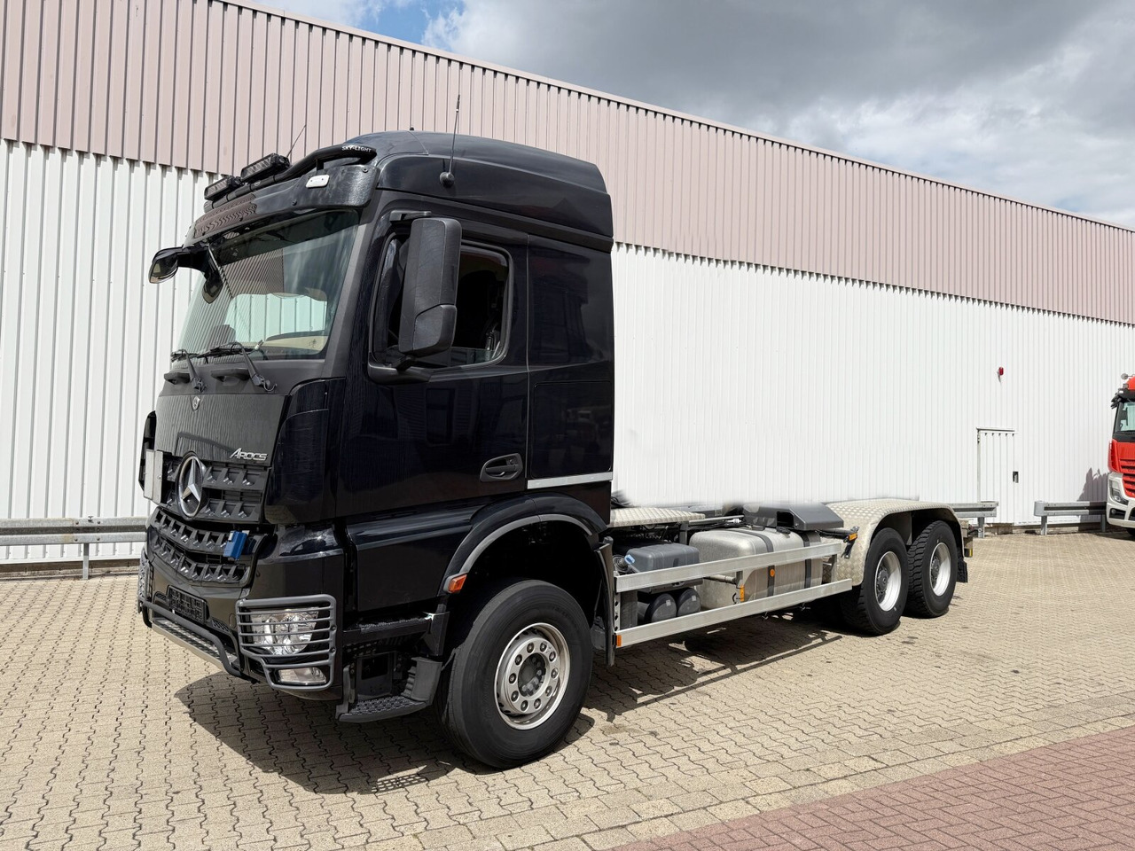 Mercedes-Benz Arocs 3351 6x4 Arocs 3351 6x4, Grounder, Retarder, Multimedia Cockpit, StreamSpace - Camión chasis: foto 1 Mercedes-Benz Arocs 3351 6x4 Arocs 3351 6x4, Grounder, Retarder, Multimedia Cockpit, StreamSpace - Camión chasis: foto 1