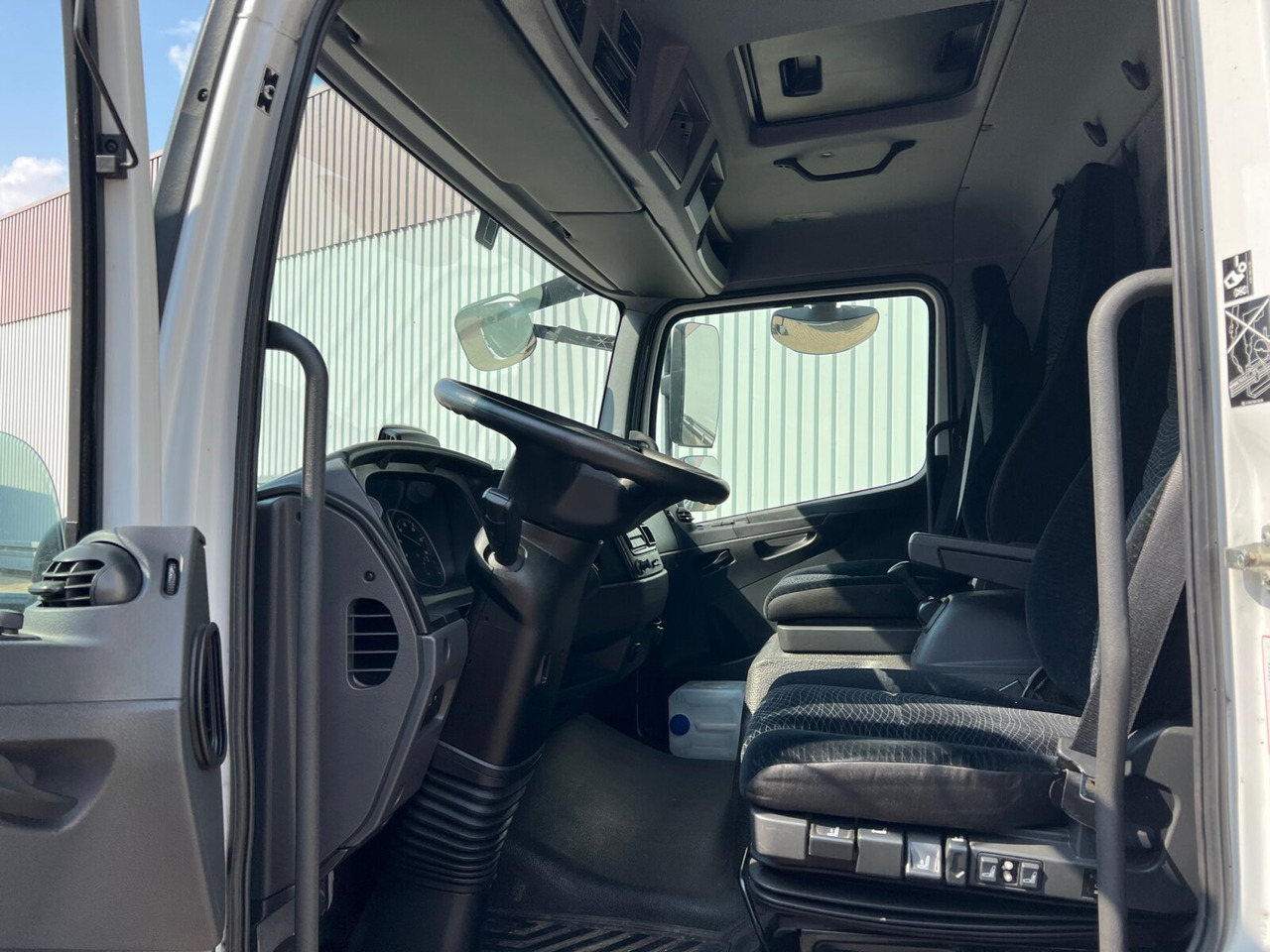 Mercedes-Benz Atego 818/23 L 4x2 Atego 818/23 L 4x2 mit Sörensen LBW - Camión lona: foto 3 Mercedes-Benz Atego 818/23 L 4x2 Atego 818/23 L 4x2 mit Sörensen LBW - Camión lona: foto 3