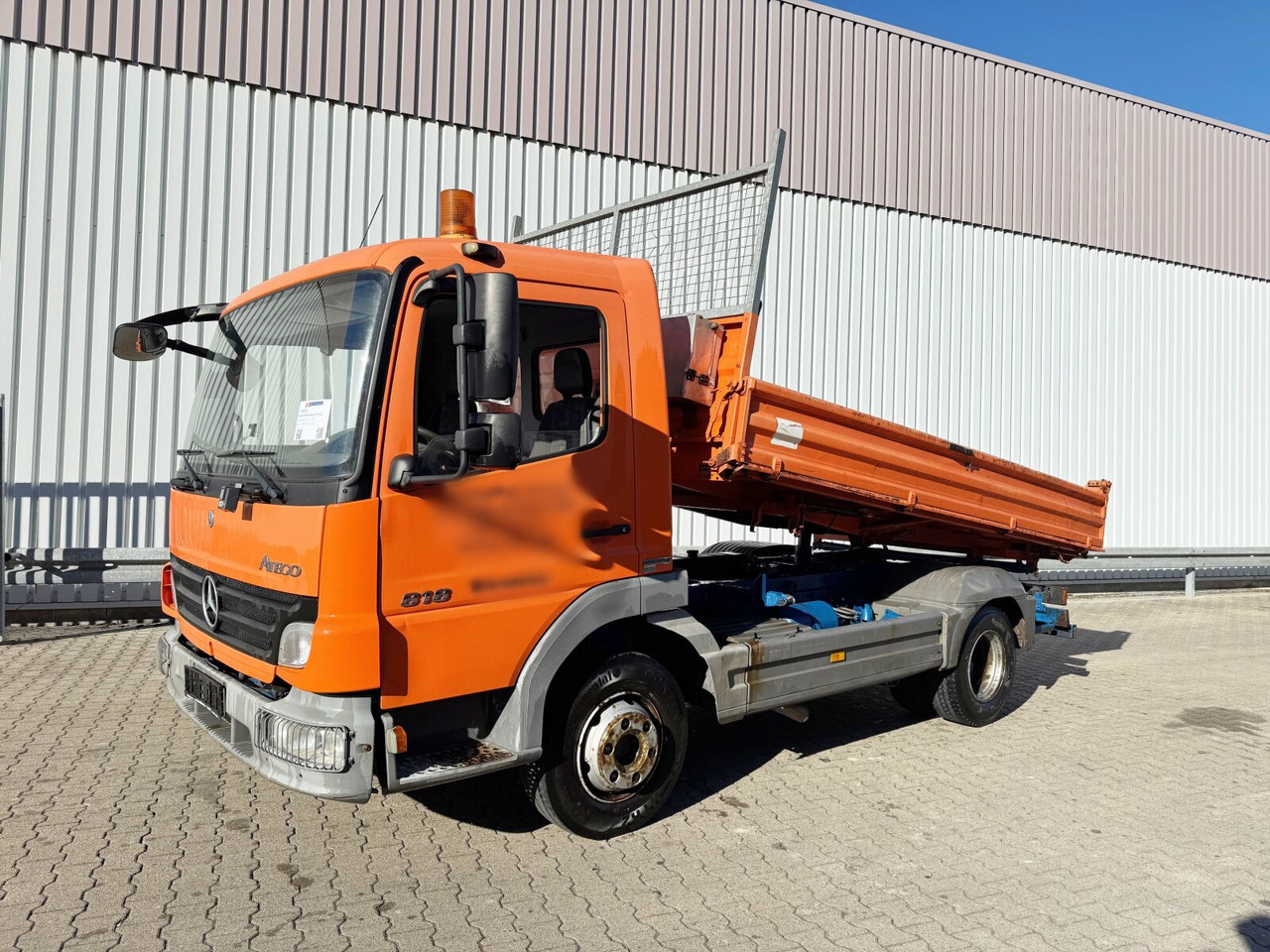 Mercedes-Benz Atego 818 K 4x2 Atego 818 K 4x2, 2x AHK - Camión volquete: foto 1 Mercedes-Benz Atego 818 K 4x2 Atego 818 K 4x2, 2x AHK - Camión volquete: foto 1