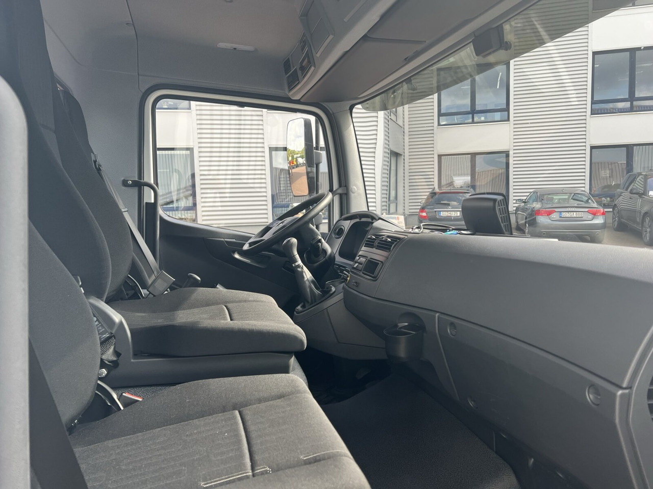 Mercedes-Benz Atego 818 K 4x2 Atego 818 K 4x2, 2x AHK, Meiller-Kipper, mehrfach Vorhanden! - Camión chasis: foto 5 Mercedes-Benz Atego 818 K 4x2 Atego 818 K 4x2, 2x AHK, Meiller-Kipper, mehrfach Vorhanden! - Camión chasis: foto 5