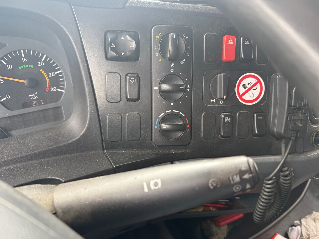 Camión caja cerrada Mercedes-Benz Atego 818 L 4x2 Atego 818 L 4x2, Getränkekoffer, 2x AHK: foto 7