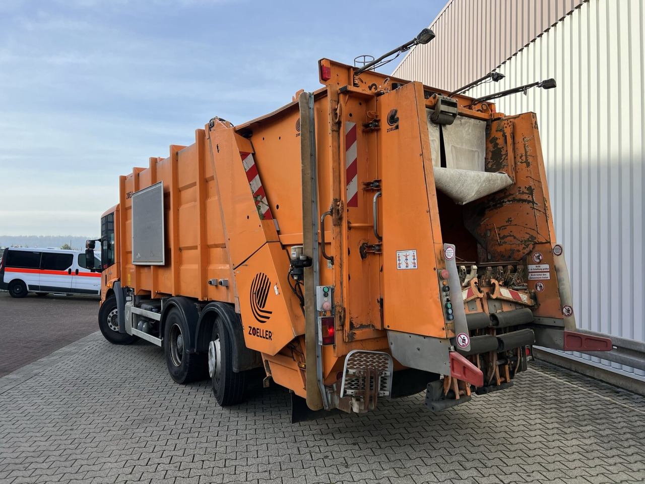 Camión de basura para transporte de basura Mercedes-Benz Econic 2633 L 6x2/4 NLA Econic 2633 L 6x2/4 NLA, Lenkachse, Zöller Medium XL, Zöller-Schüttung: foto 11 Camión de basura para transporte de basura Mercedes-Benz Econic 2633 L 6x2/4 NLA Econic 2633 L 6x2/4 NLA, Lenkachse, Zöller Medium XL, Zöller-Schüttung: foto 11