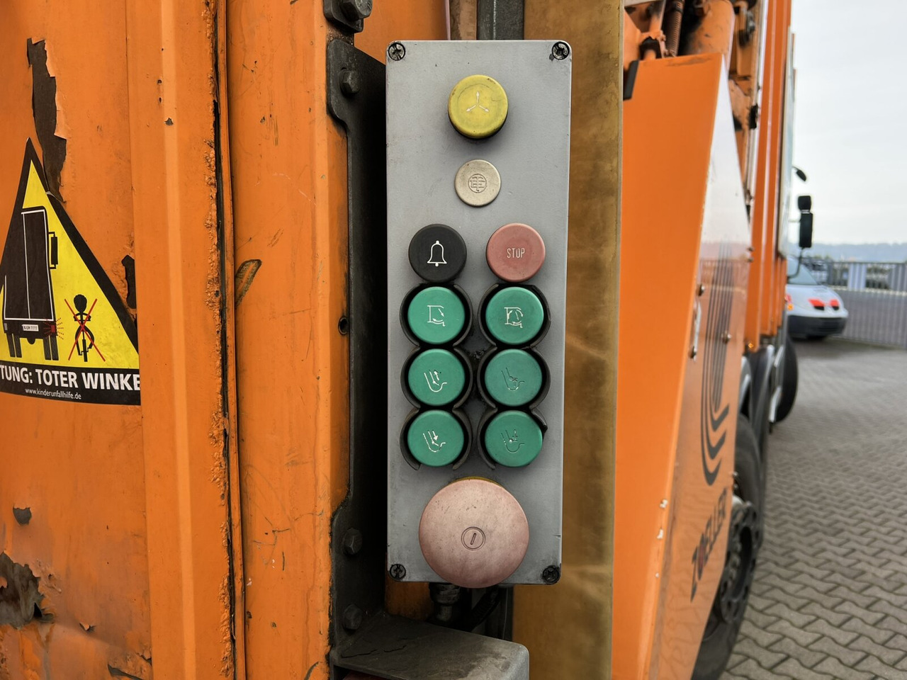 Camión de basura para transporte de basura Mercedes-Benz Econic 2633 L 6x2/4 NLA Econic 2633 L 6x2/4 NLA, Lenkachse, Zöller Medium XL, Zöller-Schüttung: foto 14 Camión de basura para transporte de basura Mercedes-Benz Econic 2633 L 6x2/4 NLA Econic 2633 L 6x2/4 NLA, Lenkachse, Zöller Medium XL, Zöller-Schüttung: foto 14