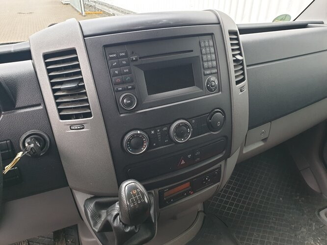 Mercedes-Benz Sprinter 313 KA 4x2 Sprinter 313 KA 4x2 - Furgón: foto 2 Mercedes-Benz Sprinter 313 KA 4x2 Sprinter 313 KA 4x2 - Furgón: foto 2