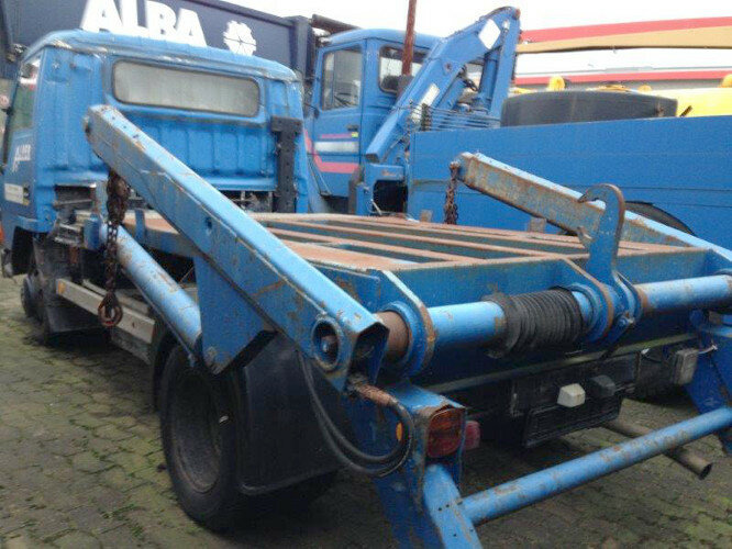 Mitsubishi Canter 4x2 Canter 4x2, ERSATZTEILTRÄGER - Camión portacontenedor de cadenas: foto 5 Mitsubishi Canter 4x2 Canter 4x2, ERSATZTEILTRÄGER - Camión portacontenedor de cadenas: foto 5