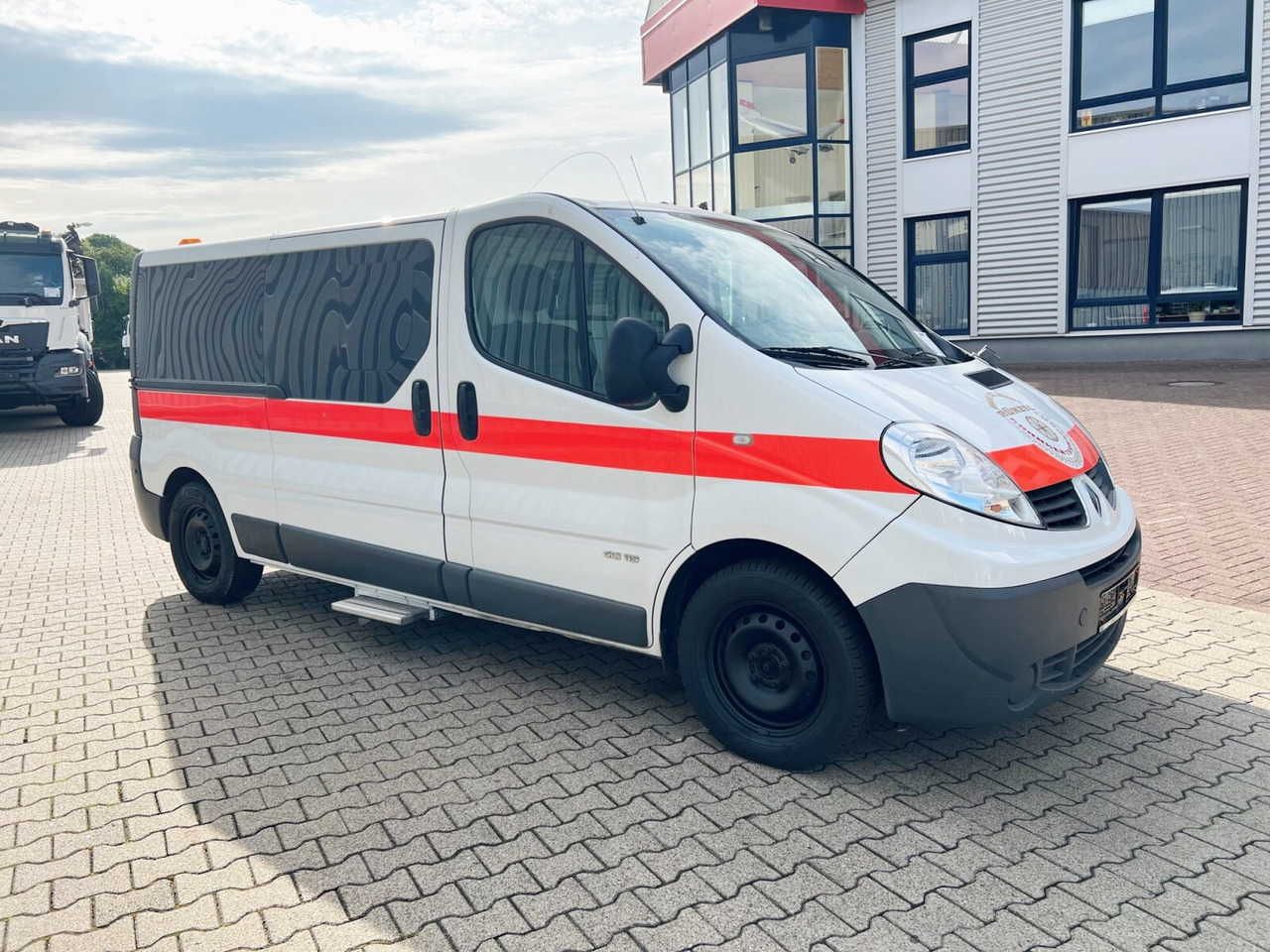 Ambulancia Renault Trafik 2.0 dCi115 4x2 Trafik 2.0 dCi115 4x2, Krankentransporter: foto 9