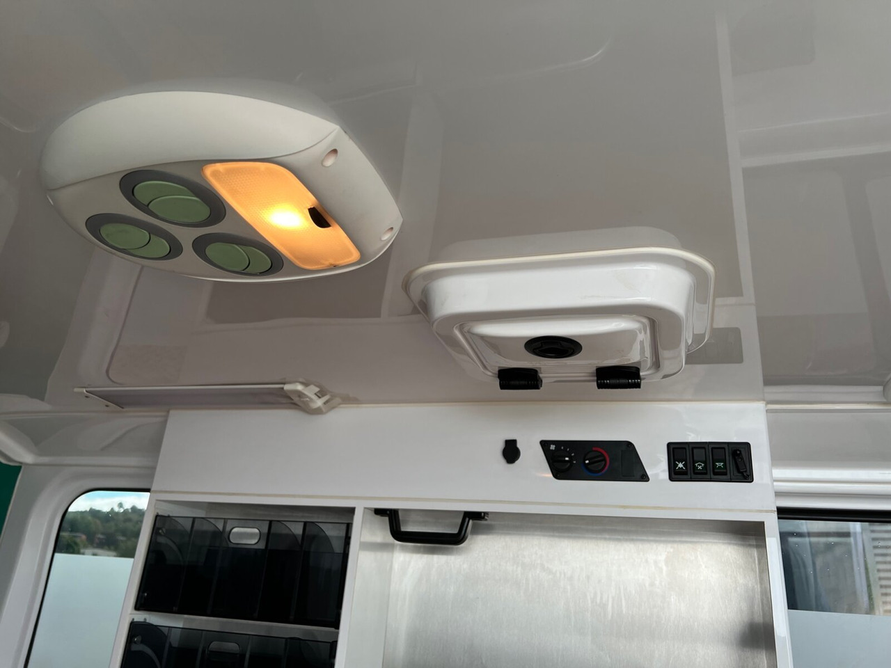 Ambulancia Renault Trafik 2.0 dCi115 4x2 Trafik 2.0 dCi115 4x2, Krankentransporter: foto 12