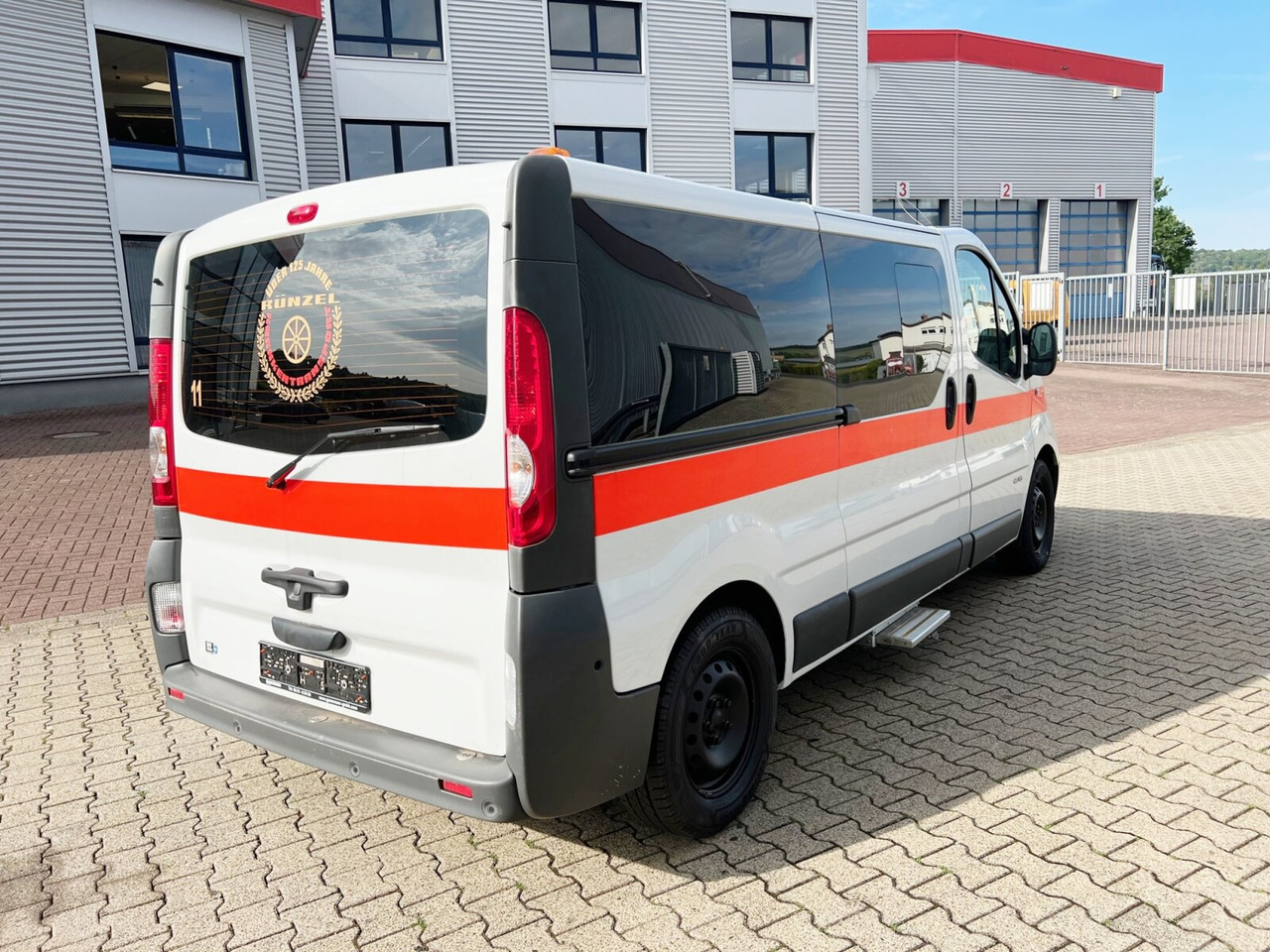 Ambulancia Renault Trafik 2.0 dCi115 4x2 Trafik 2.0 dCi115 4x2, Krankentransporter: foto 14