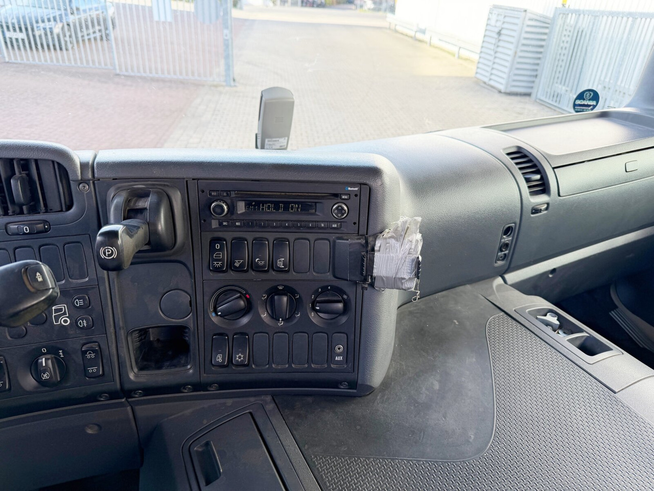 Scania P 320/400 6x2-4 P 320/400 6x2-4, Lenk-/Liftachse, Tele-Absetzanlage, Funk - Camión portacontenedor de cadenas: foto 5 Scania P 320/400 6x2-4 P 320/400 6x2-4, Lenk-/Liftachse, Tele-Absetzanlage, Funk - Camión portacontenedor de cadenas: foto 5