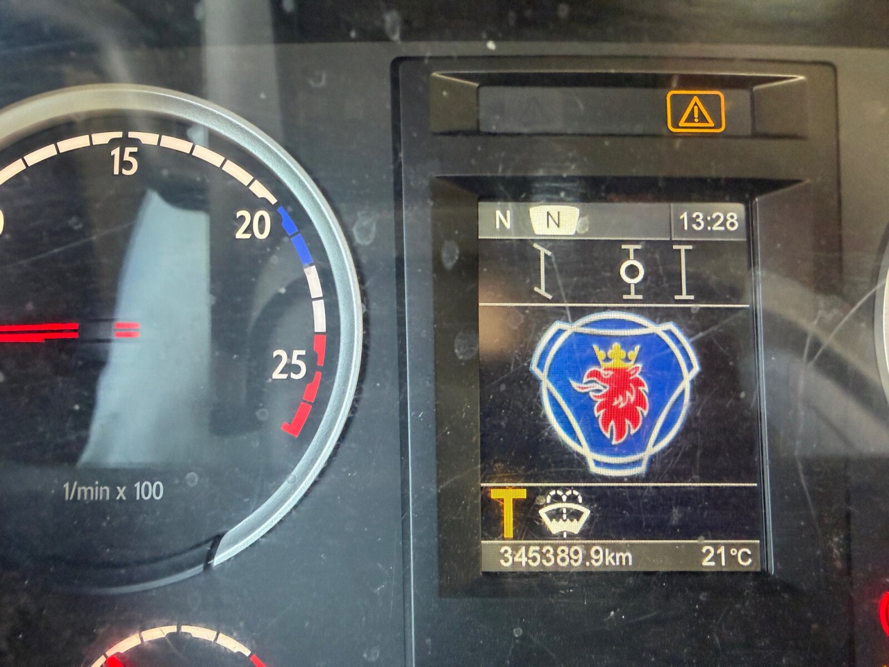 Scania P 320/400 6x2-4 P 320/400 6x2-4, Lenk-/Liftachse, Tele-Absetzanlage, Funk - Camión portacontenedor de cadenas: foto 4 Scania P 320/400 6x2-4 P 320/400 6x2-4, Lenk-/Liftachse, Tele-Absetzanlage, Funk - Camión portacontenedor de cadenas: foto 4