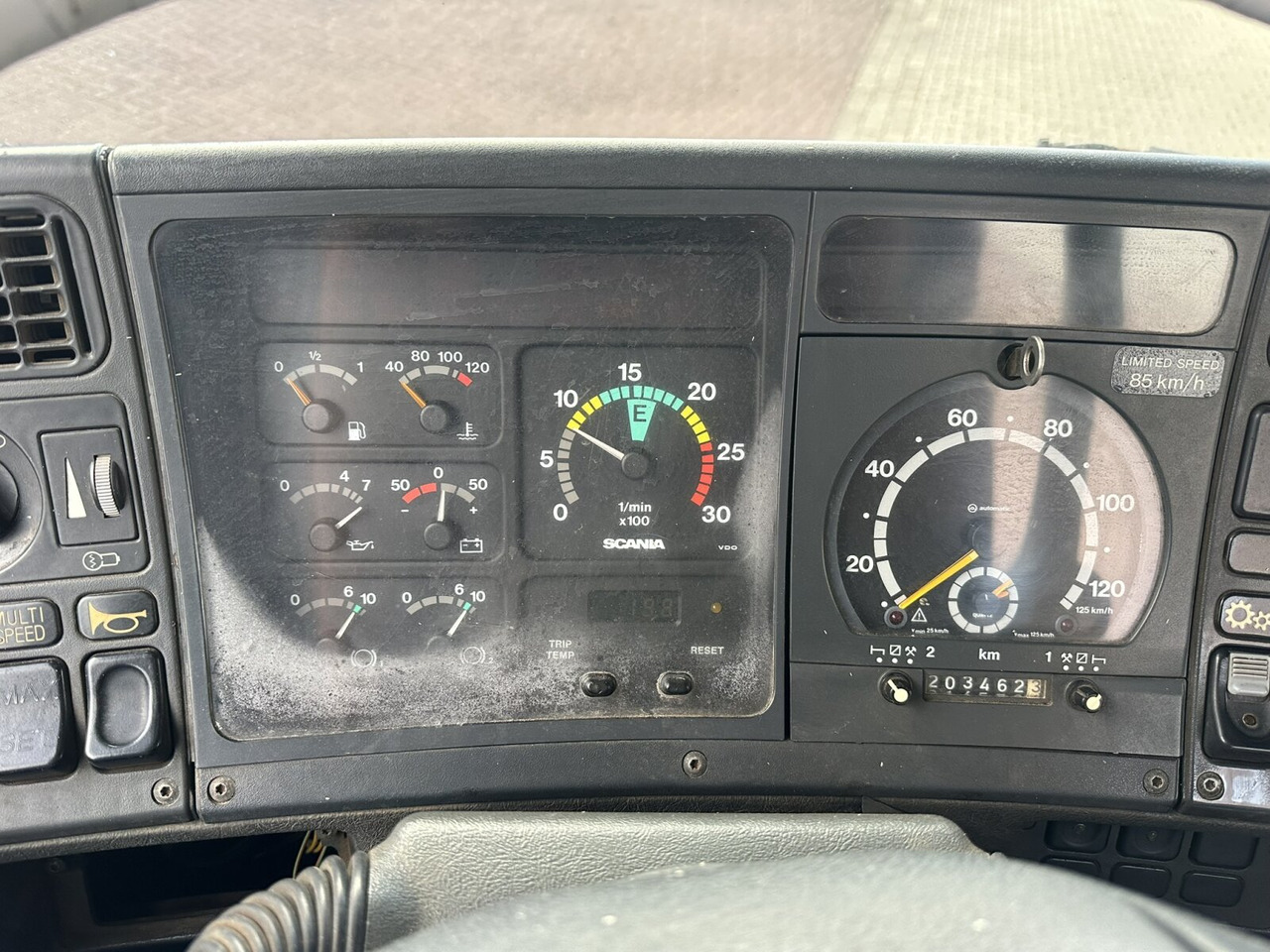 Scania P93 HK 250 6x4L P93 HK 250 6x4L - Camión chasis: foto 5 Scania P93 HK 250 6x4L P93 HK 250 6x4L - Camión chasis: foto 5