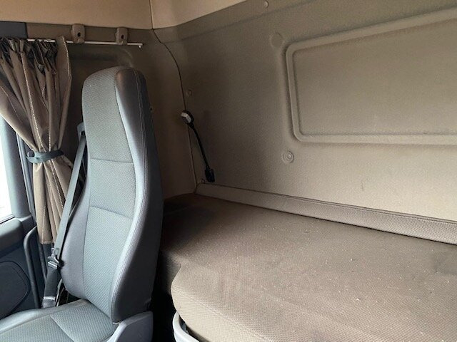 Camión caja cerrada Scania R450 LB 6x2-4 R450 LB 6x2-4 Getränkekoffer, Retarder, Lift-/Lenkachse, Stapleraufnahme: foto 5 Camión caja cerrada Scania R450 LB 6x2-4 R450 LB 6x2-4 Getränkekoffer, Retarder, Lift-/Lenkachse, Stapleraufnahme: foto 5