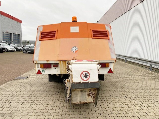 Snow Sweeper P17B Snow Sweeper P17B, V8-Motor, Kehrblasgerät, 4x Vorhanden! - Barredora industrial, Camión: foto 3 Snow Sweeper P17B Snow Sweeper P17B, V8-Motor, Kehrblasgerät, 4x Vorhanden! - Barredora industrial, Camión: foto 3