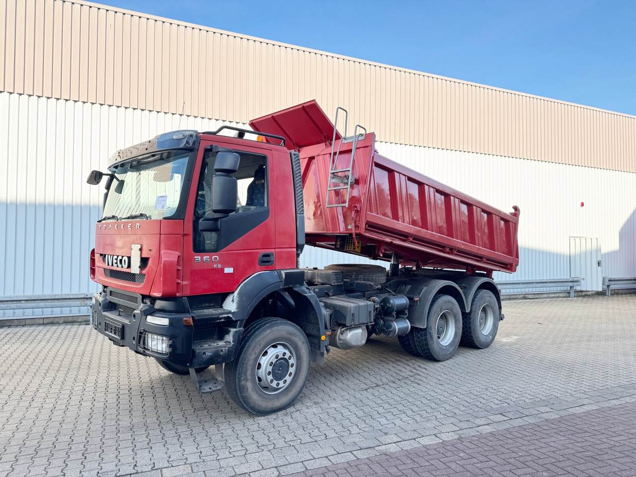 Trakker AD260T36W 6x6 Trakker AD260T36W 6x6 - Camión volquete: foto 1 Trakker AD260T36W 6x6 Trakker AD260T36W 6x6 - Camión volquete: foto 1