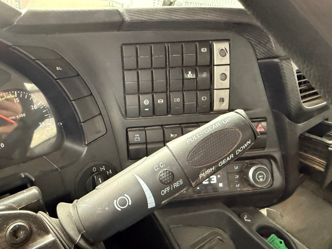 Trakker AD260T45 6x4 Trakker AD260T45 6x4, Bordmatik - Camión volquete: foto 4 Trakker AD260T45 6x4 Trakker AD260T45 6x4, Bordmatik - Camión volquete: foto 4