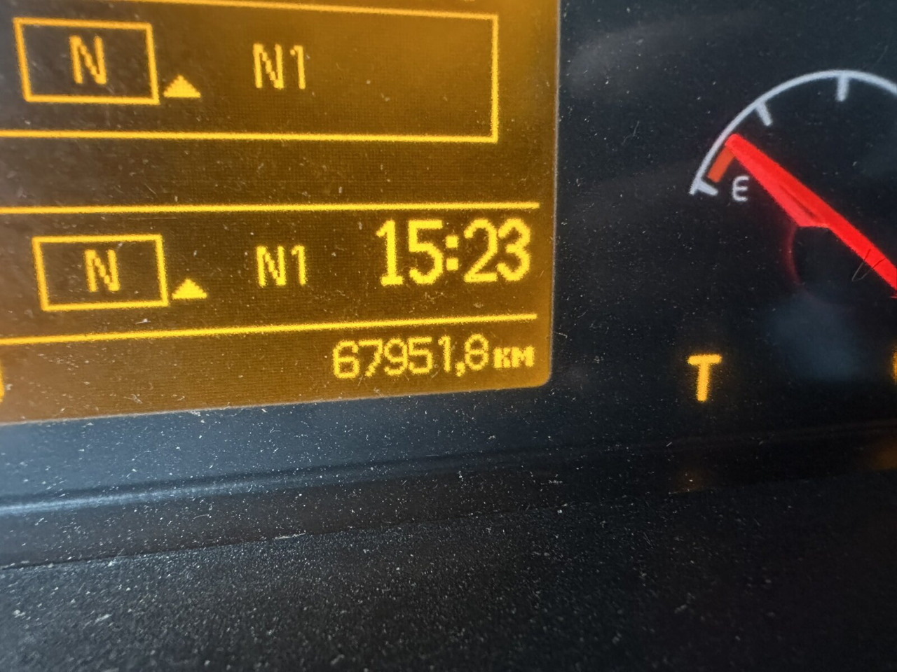 Volvo FM 400 6x4 R FM 400/6x4 R, VDL S-21-6200 bis 7m Container - Camión multibasculante: foto 2 Volvo FM 400 6x4 R FM 400/6x4 R, VDL S-21-6200 bis 7m Container - Camión multibasculante: foto 2