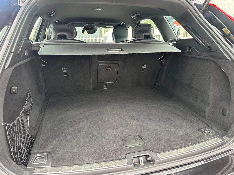 Volvo XC60 D5 AWD + R-DESIGN + ALCANTARA + CAMERA + NAVI - Coche: foto 4 Volvo XC60 D5 AWD + R-DESIGN + ALCANTARA + CAMERA + NAVI - Coche: foto 4