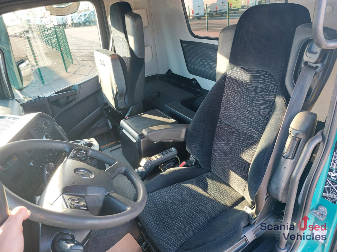 MERCEDES-BENZ Arocs 4142K Abroll Kipper HIAB XR26S51 / AP-Achsen - Camión volquete: foto 2 MERCEDES-BENZ Arocs 4142K Abroll Kipper HIAB XR26S51 / AP-Achsen - Camión volquete: foto 2