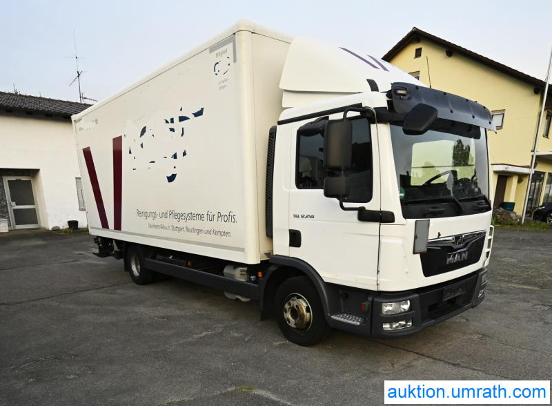 MAN MAN TGL 12.250 4x2 L/BL Koffer Ladebordwand Klimaautomatik NAVI Luftfederung Automatikgetriebe EURO 6 - Camión caja cerrada: foto 4 MAN MAN TGL 12.250 4x2 L/BL Koffer Ladebordwand Klimaautomatik NAVI Luftfederung Automatikgetriebe EURO 6 - Camión caja cerrada: foto 4