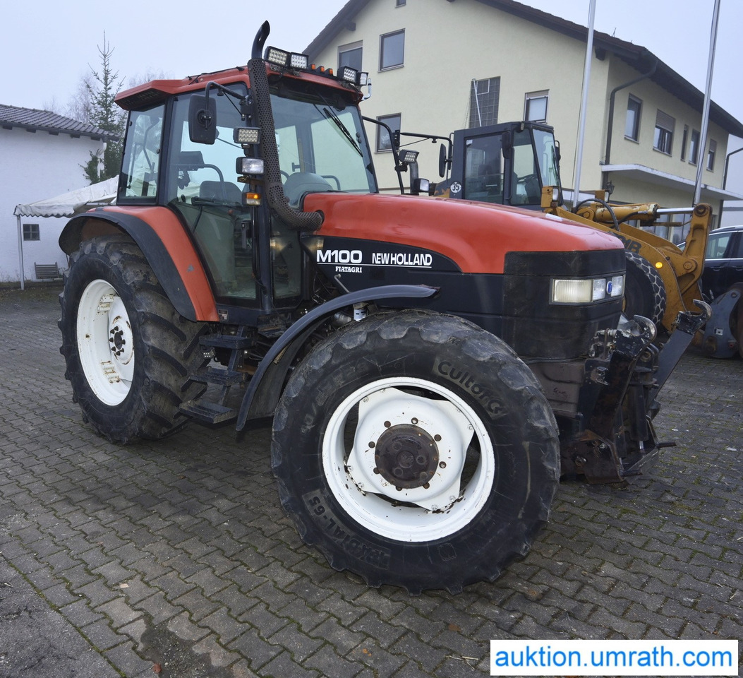 NEW HOLLAND M100 4x4 - Tractor: foto 3 NEW HOLLAND M100 4x4 - Tractor: foto 3