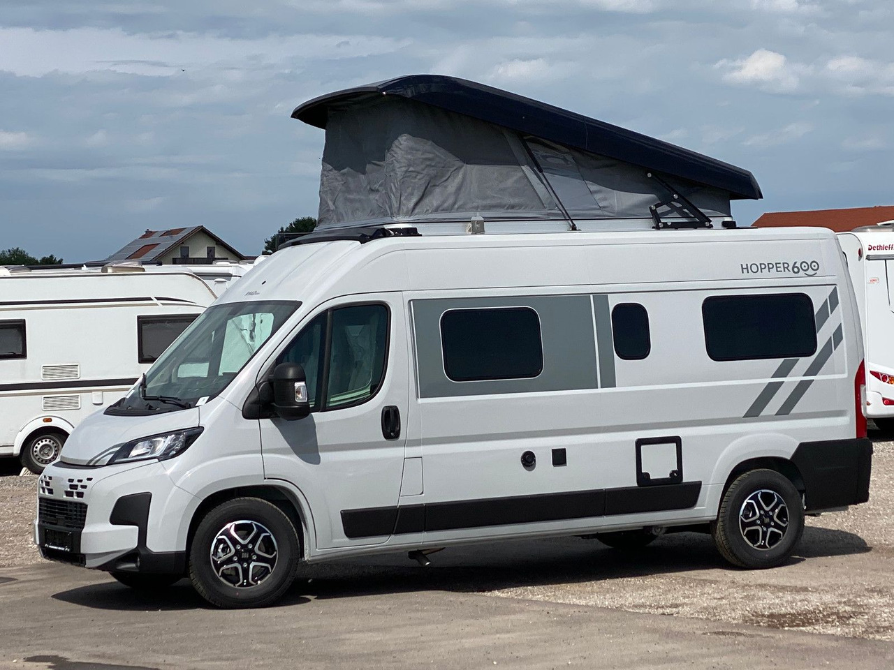 ROADfans Hopper 600 mit Aufstelldach, Automatik, Combi 4D - Cámper: foto 4 ROADfans Hopper 600 mit Aufstelldach, Automatik, Combi 4D - Cámper: foto 4