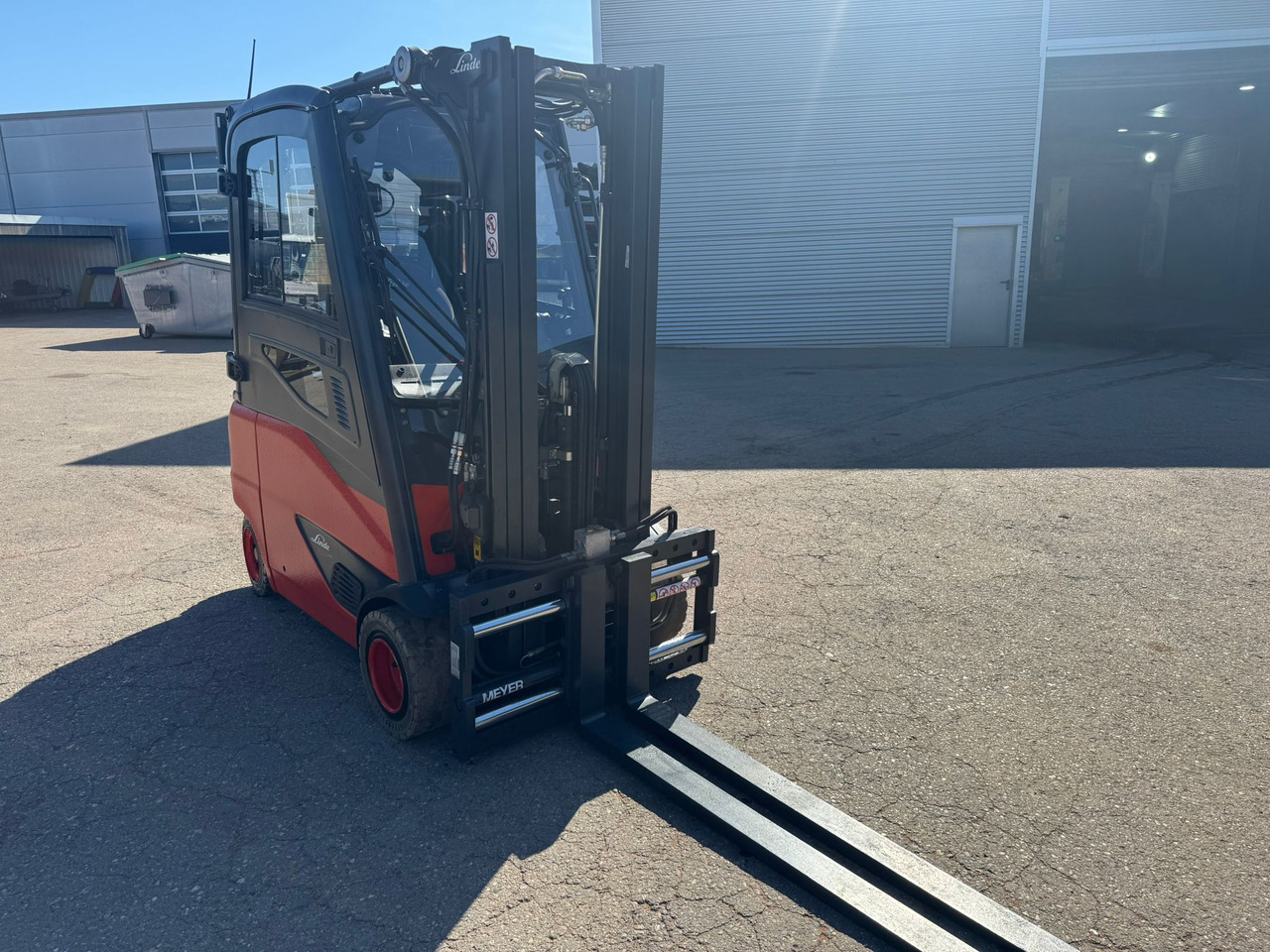 LINDE E20PHL-02 Elektro Triplex Kabine Heizung integriertes Ladegerät - Carretilla elevadora eléctrica: foto 2 LINDE E20PHL-02 Elektro Triplex Kabine Heizung integriertes Ladegerät - Carretilla elevadora eléctrica: foto 2