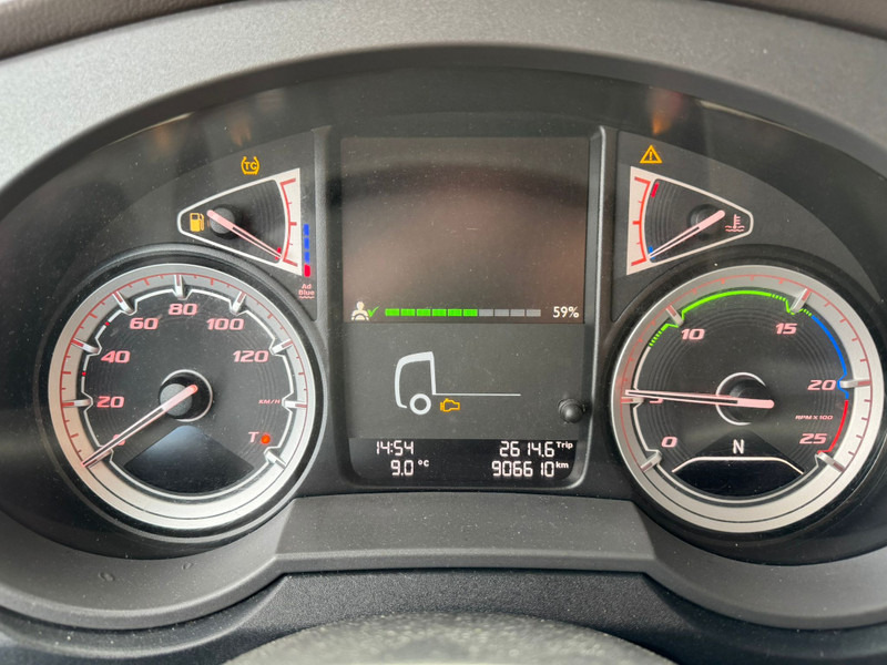 Cabeza tractora DAF XF 480 SC / 2 Tanks / 2 Beds / Refrigerator: foto 9