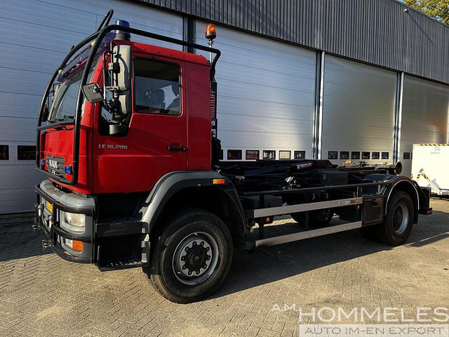 MAN LE 18.280 multilift - Camión multibasculante: foto 2 MAN LE 18.280 multilift - Camión multibasculante: foto 2