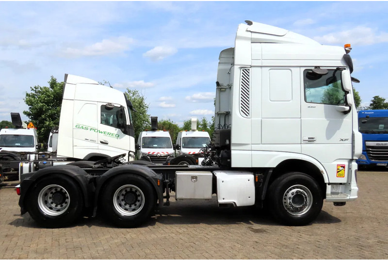 DAF XF 530 6x4 Retarder, Frigo, P-Cool, 2 beds - Cabeza tractora: foto 4 DAF XF 530 6x4 Retarder, Frigo, P-Cool, 2 beds - Cabeza tractora: foto 4