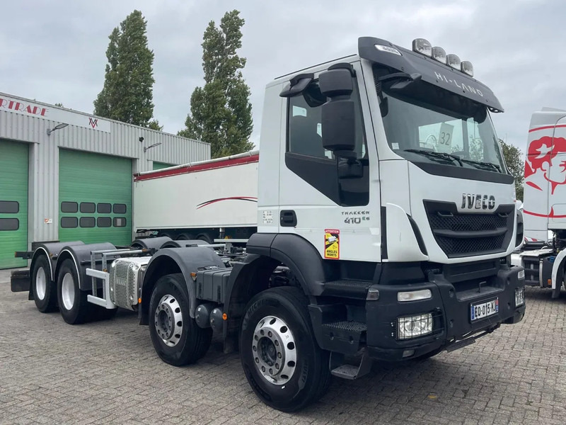 Iveco Trakker 410 PTO RETARDER, 8x4 , 442000 km! - Camión chasis: foto 3 Iveco Trakker 410 PTO RETARDER, 8x4 , 442000 km! - Camión chasis: foto 3