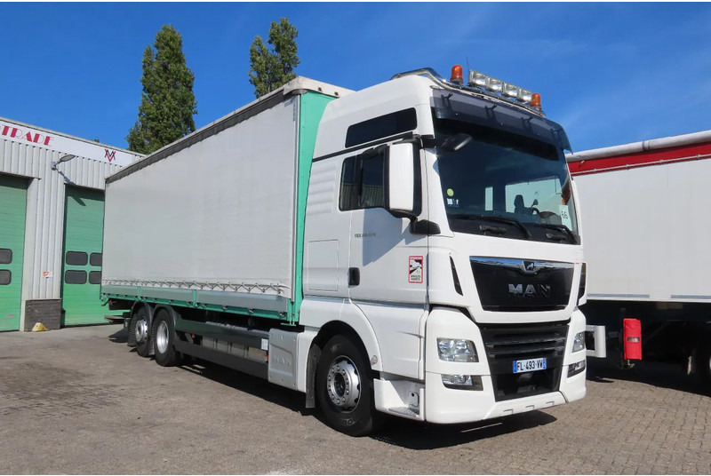 MAN TGX 26.470 ' AS NEW' condition, lift axel, moving axel, edscha, video back, etc, etc, etc - Camión lona: foto 1 MAN TGX 26.470 ' AS NEW' condition, lift axel, moving axel, edscha, video back, etc, etc, etc - Camión lona: foto 1