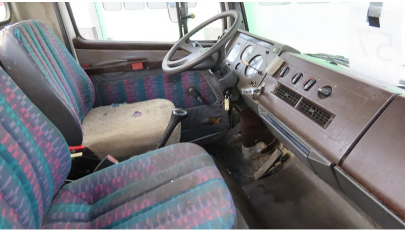 Mercedes-Benz 1514 Manual diesel pomp. Very clean - Camión con equipo de cable: foto 2 Mercedes-Benz 1514 Manual diesel pomp. Very clean - Camión con equipo de cable: foto 2