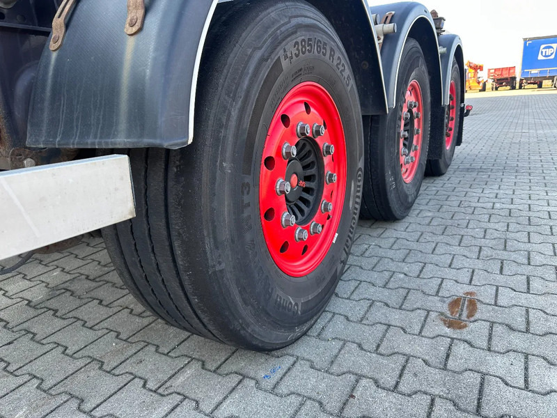 Semirremolque portacontenedore/ Intercambiable Burg 20FT ADR (EX/II, EX/III, FL, AT), empty weight: 3.690kg, SAF INTRADISC, 2x liftaxle, ALCOA, NL-Chassis, APK/ADR: 07-2025: foto 19