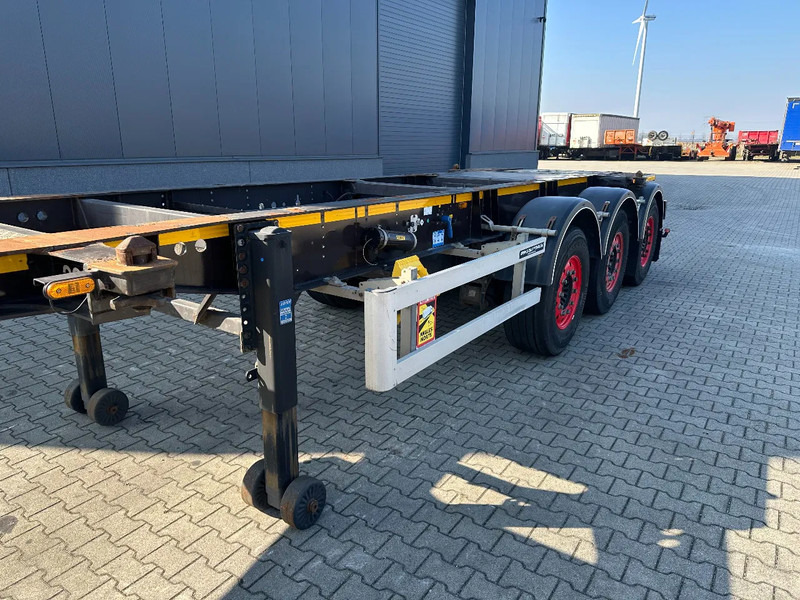 Semirremolque portacontenedore/ Intercambiable Burg 20FT ADR (EX/II, EX/III, FL, AT), empty weight: 3.690kg, SAF INTRADISC, 2x liftaxle, ALCOA, NL-Chassis, APK/ADR: 07-2025: foto 14