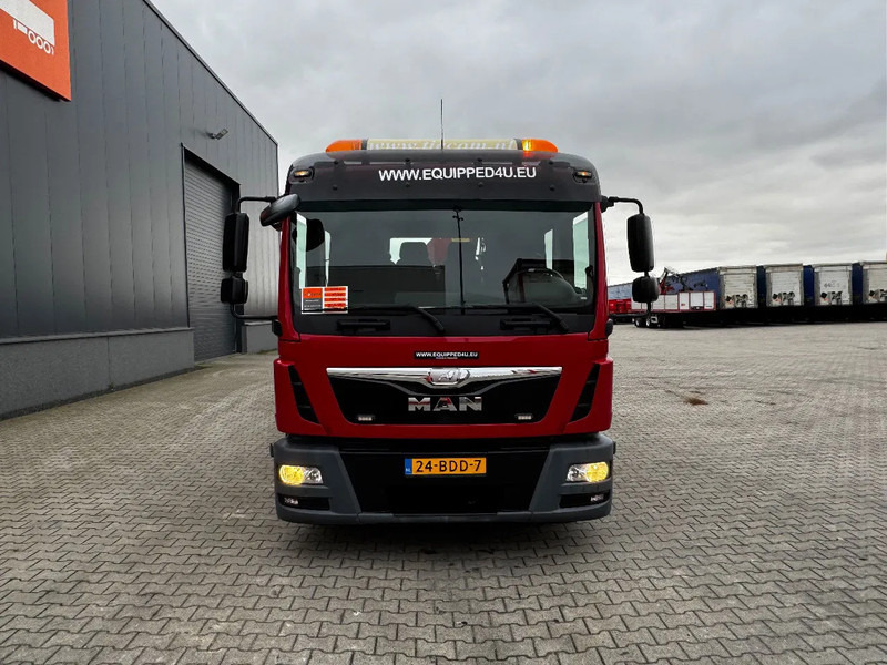 Camión portavehículos, Camión grúa MAN TGL 8.180 crew cab (DOKA), HMF535 K3 crane, 283 running hours only, 211.164 KM, ramps, EURO-6, TOP,-condition: foto 9