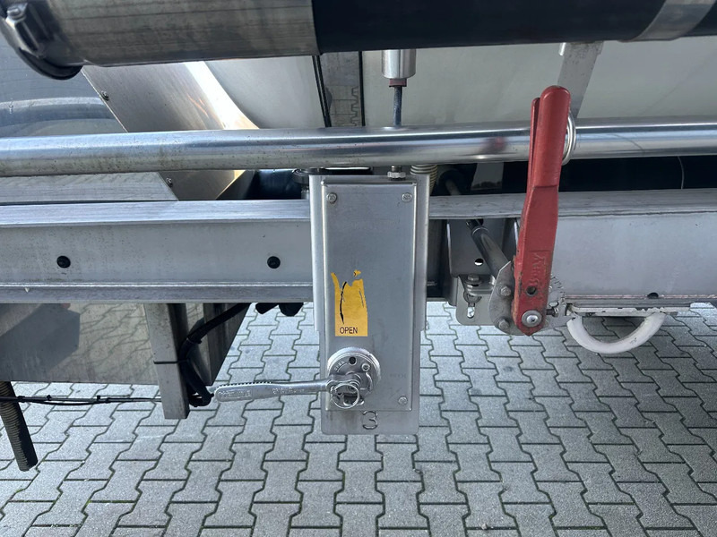 Semirremolque cisterna para transporte de alimentos Van Hool LEVENSMIDDELEN / 39.000L / 3-KAMMER / INOX / NL-Auflieger / APK: 03/202: foto 19 Semirremolque cisterna para transporte de alimentos Van Hool LEVENSMIDDELEN / 39.000L / 3-KAMMER / INOX / NL-Auflieger / APK: 03/202: foto 19