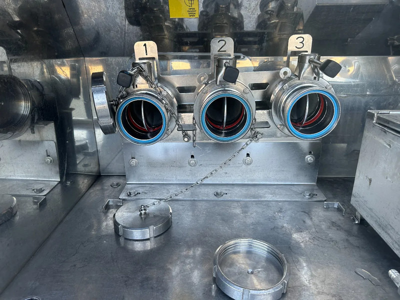 Semirremolque cisterna para transporte de alimentos Van Hool LEVENSMIDDELEN / 39.000L / 3-KAMMER / INOX / NL-Auflieger / APK: 03/202: foto 8 Semirremolque cisterna para transporte de alimentos Van Hool LEVENSMIDDELEN / 39.000L / 3-KAMMER / INOX / NL-Auflieger / APK: 03/202: foto 8