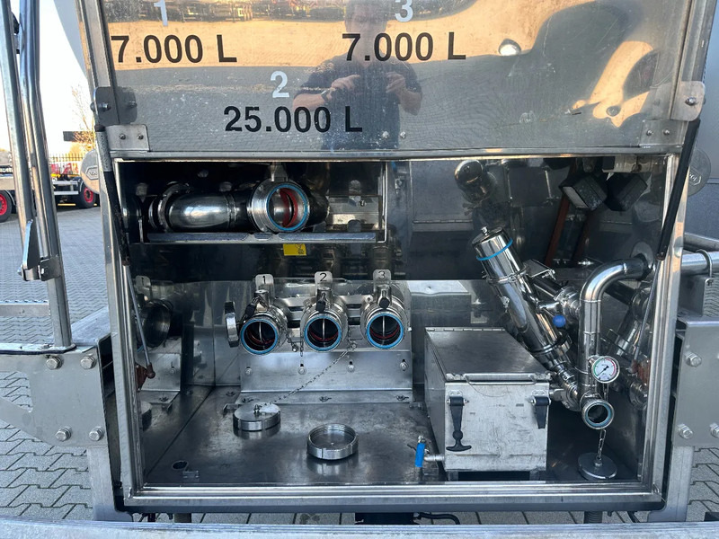 Semirremolque cisterna para transporte de alimentos Van Hool LEVENSMIDDELEN / 39.000L / 3-KAMMER / INOX / NL-Auflieger / APK: 03/202: foto 6 Semirremolque cisterna para transporte de alimentos Van Hool LEVENSMIDDELEN / 39.000L / 3-KAMMER / INOX / NL-Auflieger / APK: 03/202: foto 6